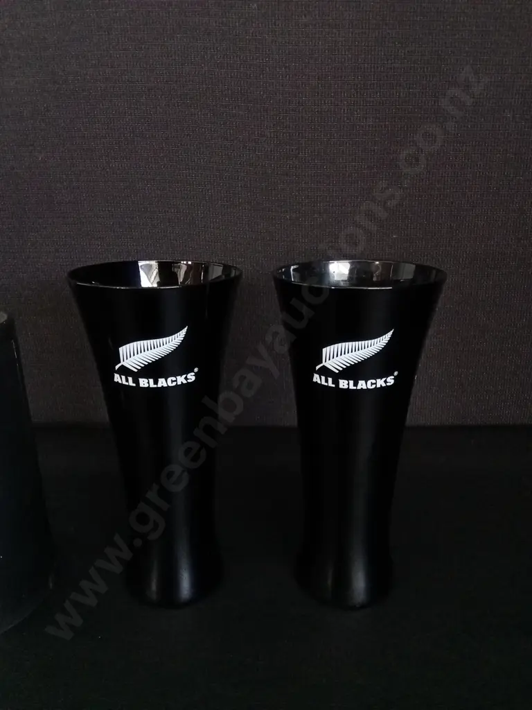ALL BLACKS ALCOHOL GLASSES AND JUG Image 1++