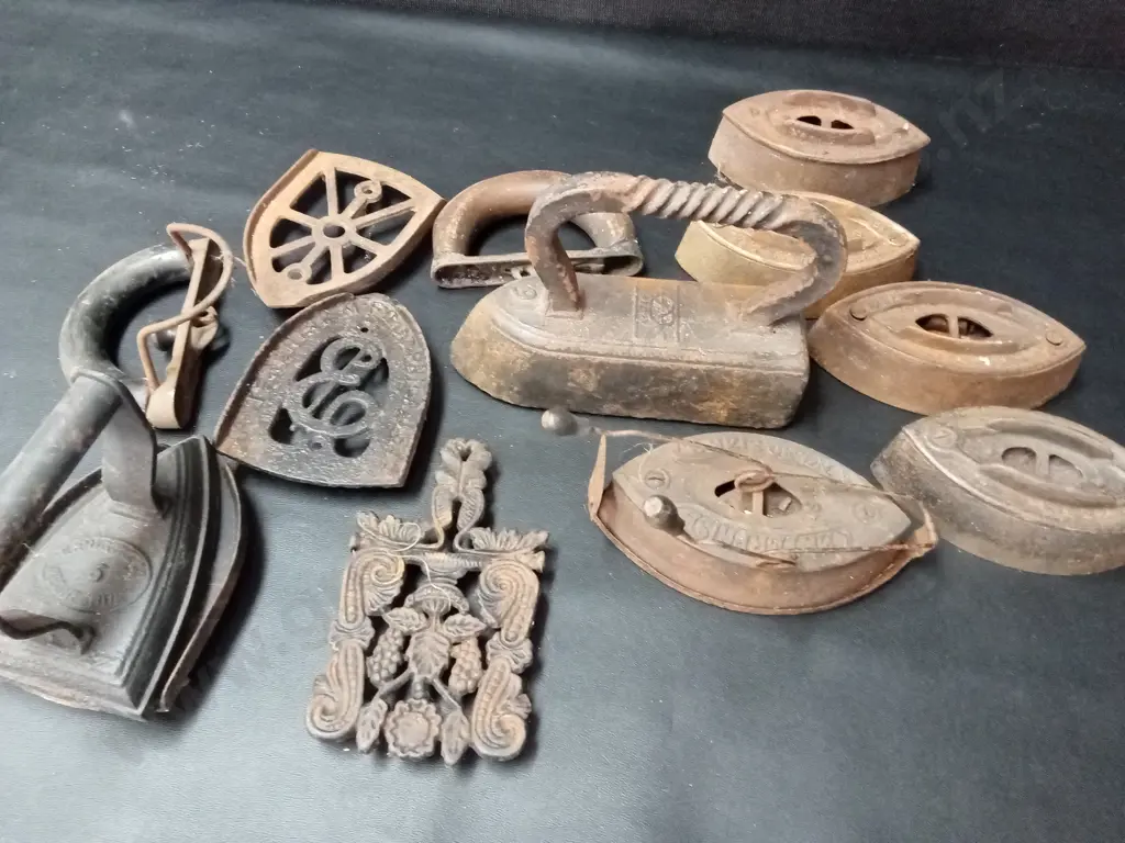 VINTAGE CAST IRON TRIVETS AND IRONS Image 1++