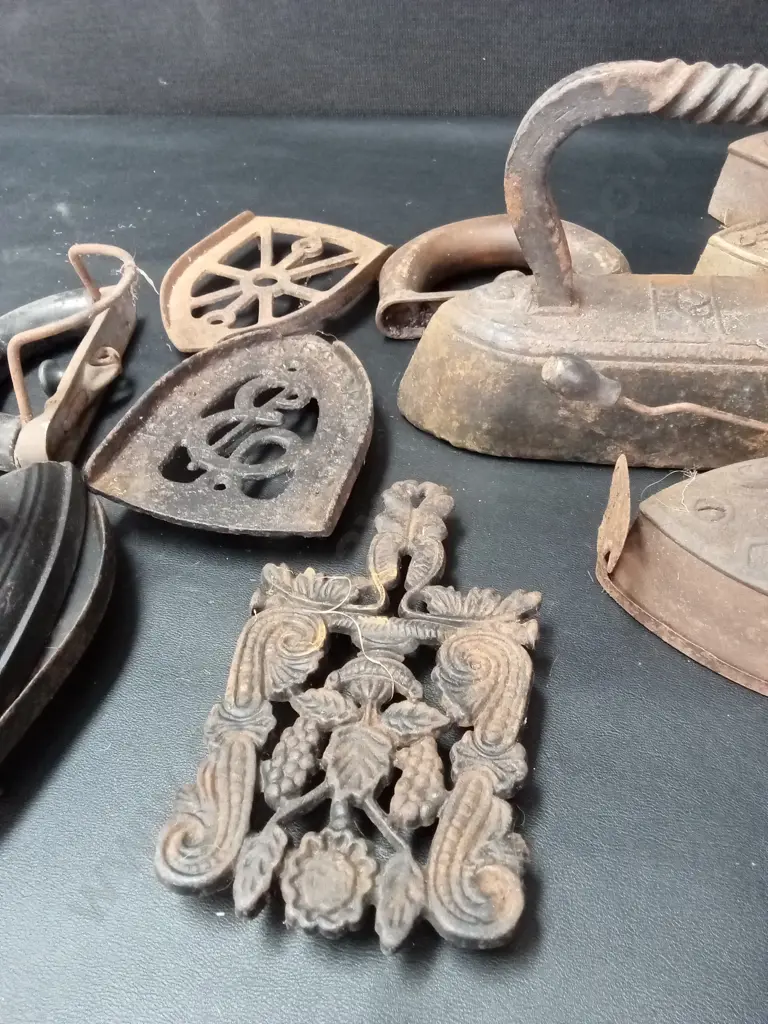 VINTAGE CAST IRON TRIVETS AND IRONS Image 1++