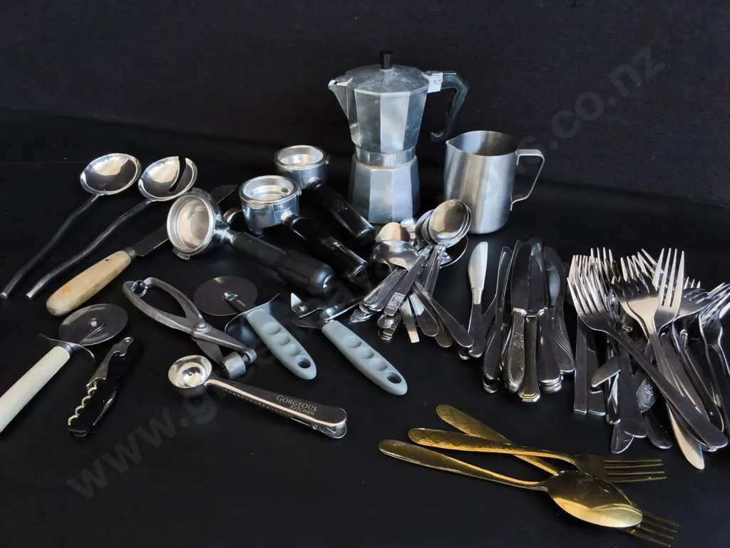 MIX OF KITCHENWARE AND CUTLERY Image 1++