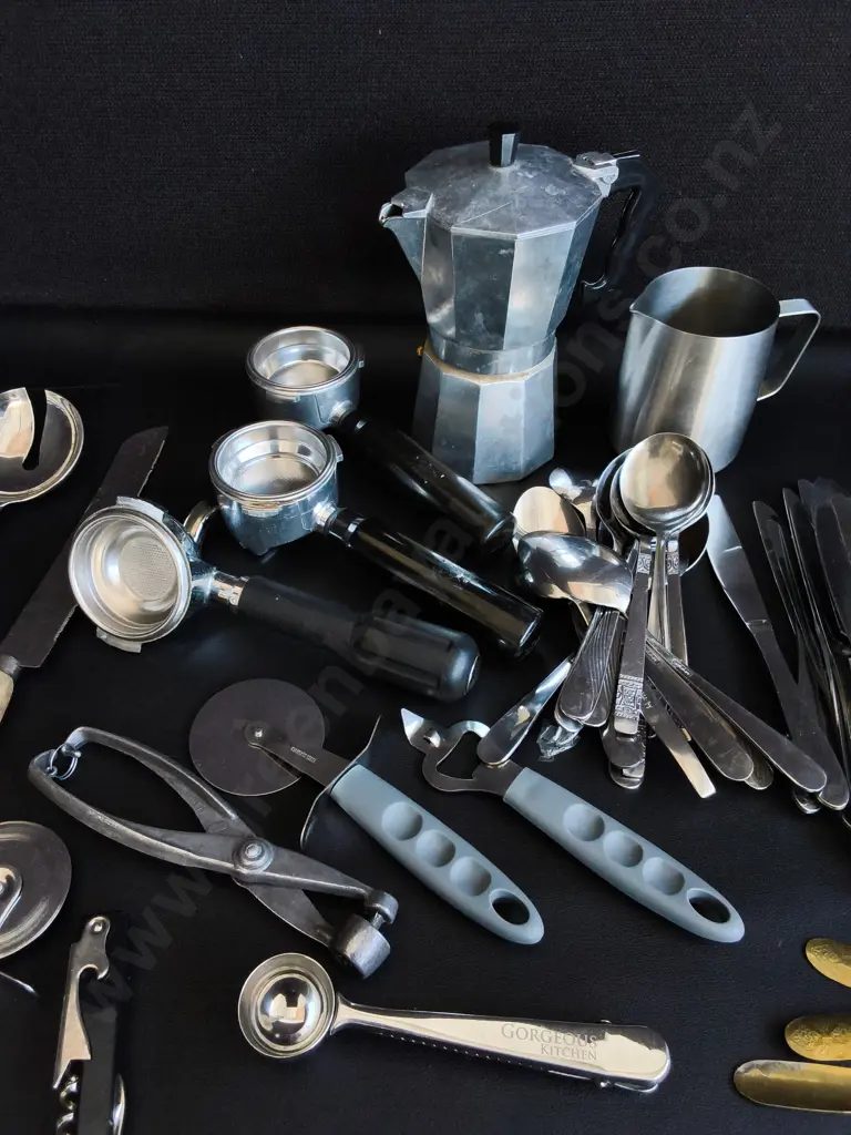 MIX OF KITCHENWARE AND CUTLERY Image 1++