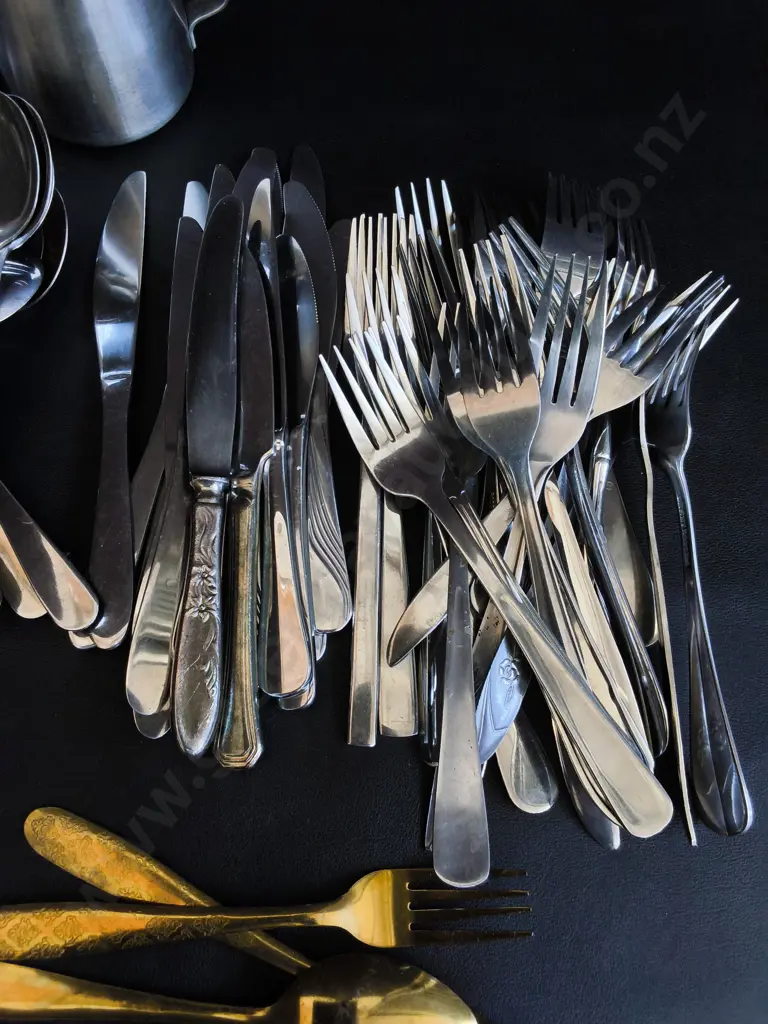 MIX OF KITCHENWARE AND CUTLERY Image 1++