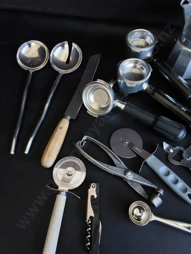 MIX OF KITCHENWARE AND CUTLERY Image 1++