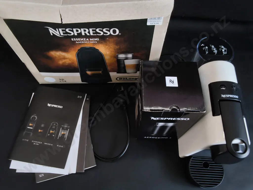 WHITE DE'LONGHI NESPRESSO ESSENZA MINI CAPSULE COFFEE MACHINE, IN BOX Image 1++