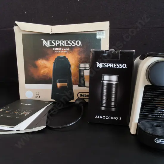 WHITE DE'LONGHI NESPRESSO ESSENZA MINI CAPSULE COFFEE MACHINE, IN BOX