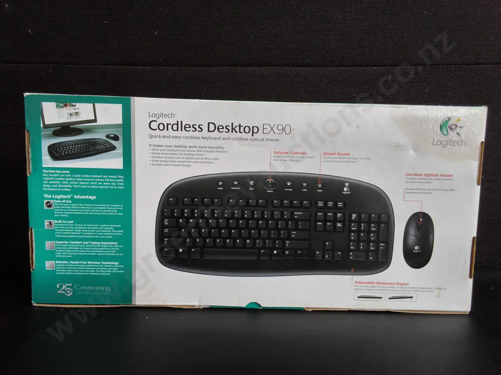 BRAND NEW CORDLESS DESKTOP KEYBOARD AND MOUSE Image 1++