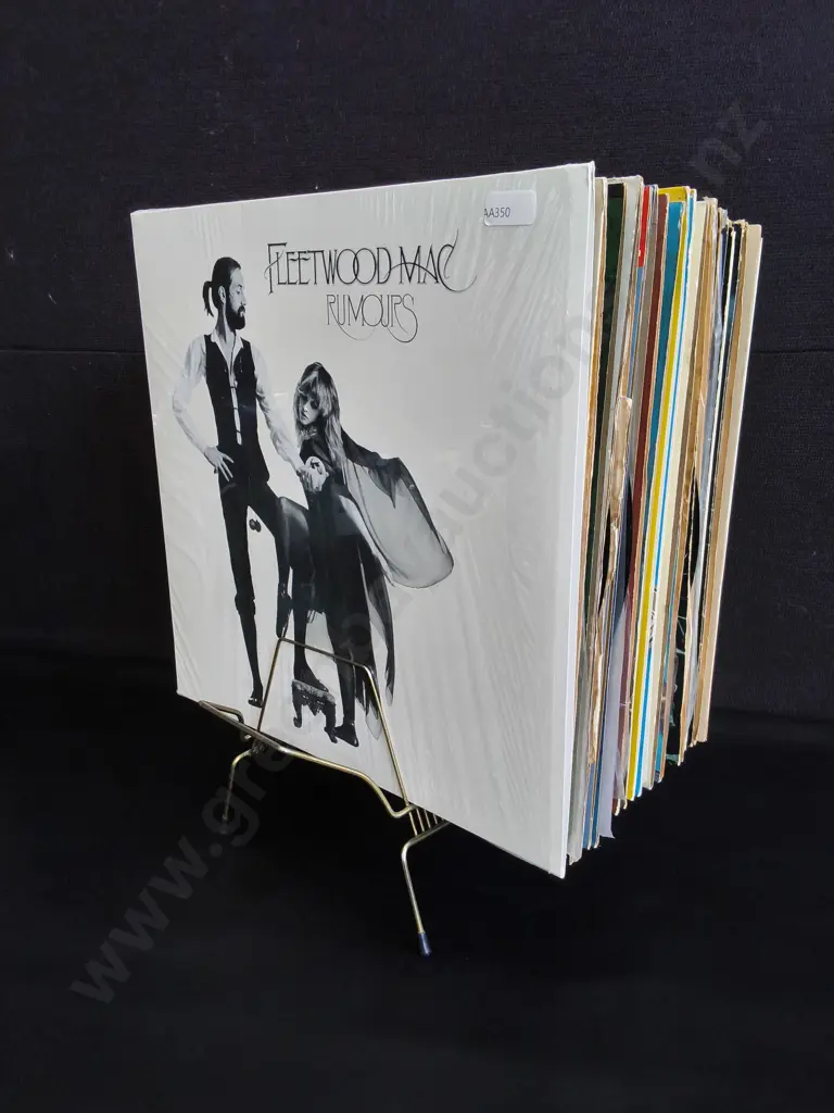 VINTAGE WIRE RECORD STAND AND MIX OF VINYL, INCLUDES 20 RECORDS Image 1++