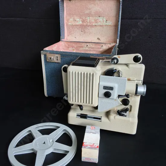 VINTAGE EUMIG P8 8MM FILM PROJECTOR WITH STORAGE CASE AND SPARE LAMP, W 26 CM