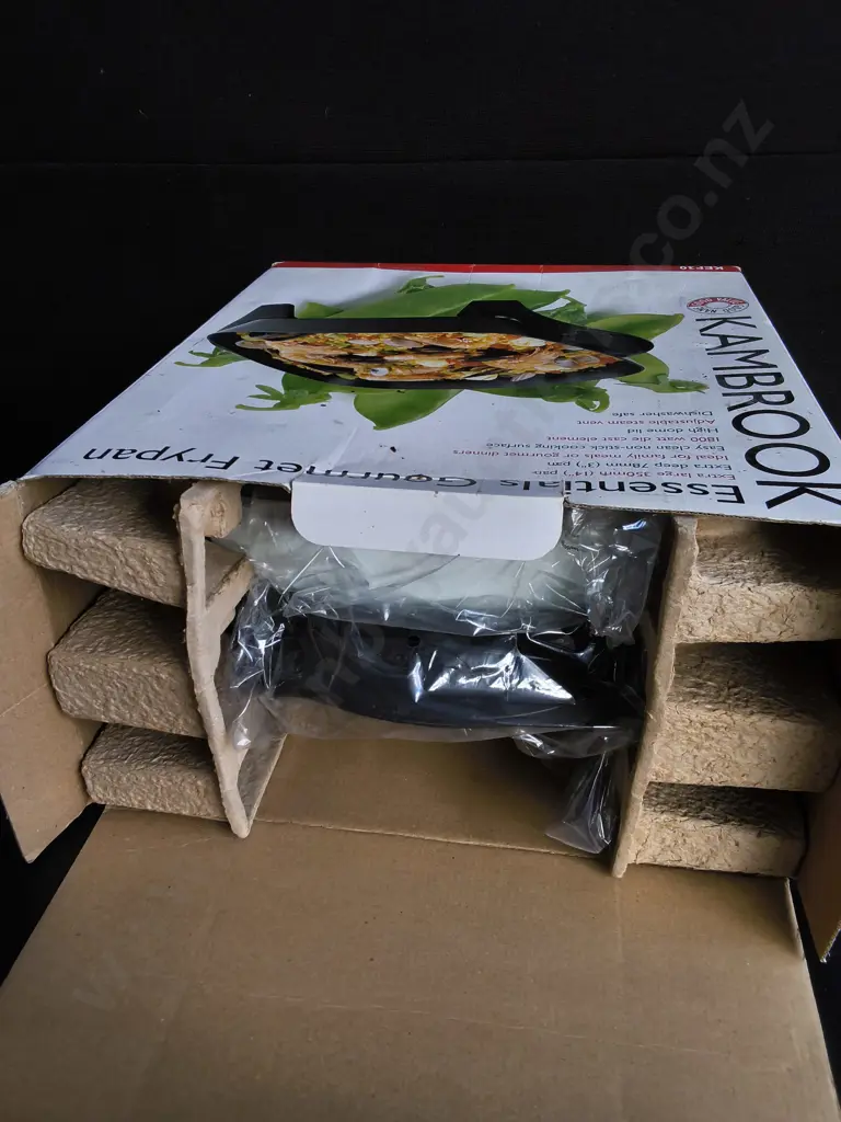 BRAND NEW KAMBROOK ESSENTIALS GOURMET ELECTRIC FRYPAN, BOXED Image 1++