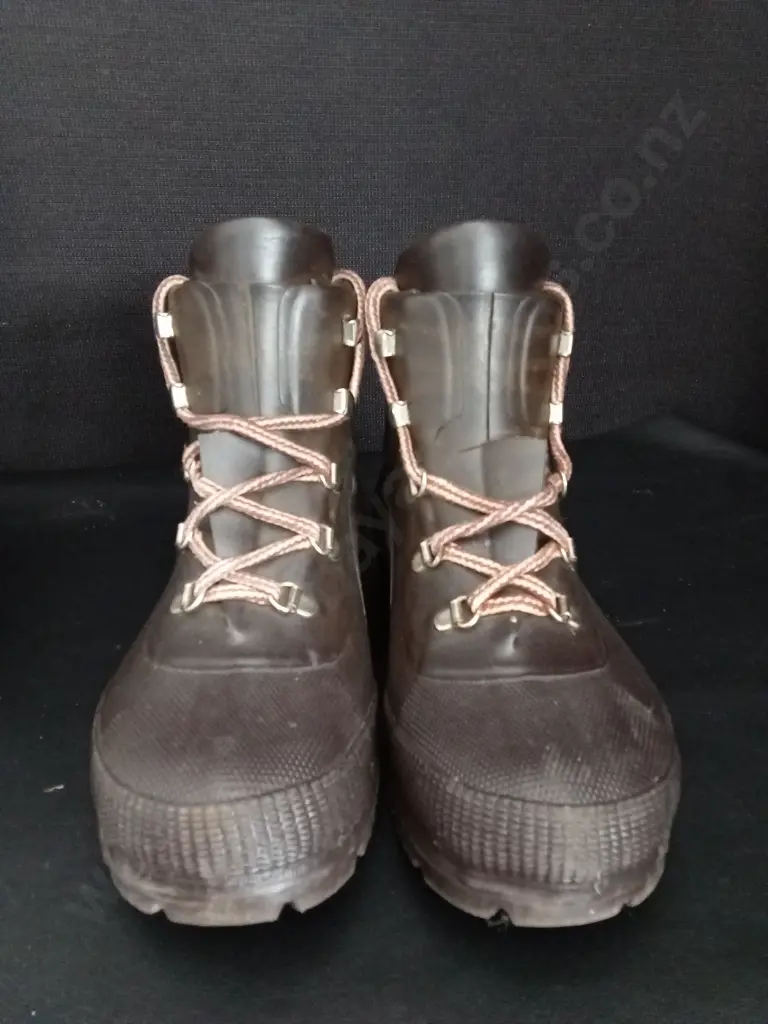 HEAD EDGE WOMANS SKI BOOTS 294MM AND SKELLERUP HIKER BOOTS SIZE 39 Image 1++