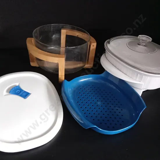 MIX OF KITCHEN DISHES