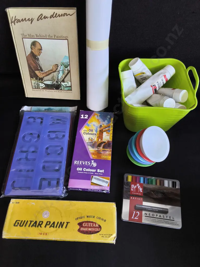 MIX OF ART SUPPLIES, INCLUDING OIL PAINTS, WATER COLOUR PAINTS, AND OIL PASTELS Image 1++