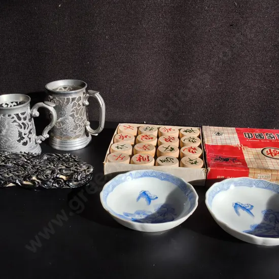 VINTAGE CHINESE ITEMS, XIANGQI CHESS, BOWLS, TANKARDS, AND INKSTONE. TALLEST H 12.5 CM