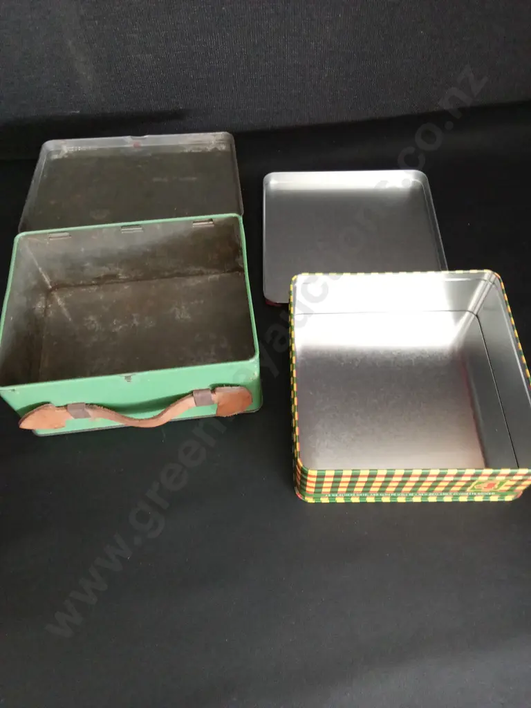 HAND-CARVED MĀORI WOODEN BOX H9.5CM L20CM D13CM, 2 WOODEN ITEMS AND 2 VINTAGE TINS Image 1++