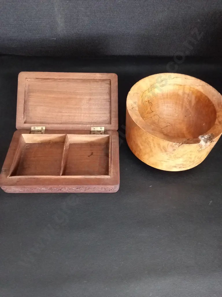 HAND-CARVED MĀORI WOODEN BOX H9.5CM L20CM D13CM, 2 WOODEN ITEMS AND 2 VINTAGE TINS Image 1++