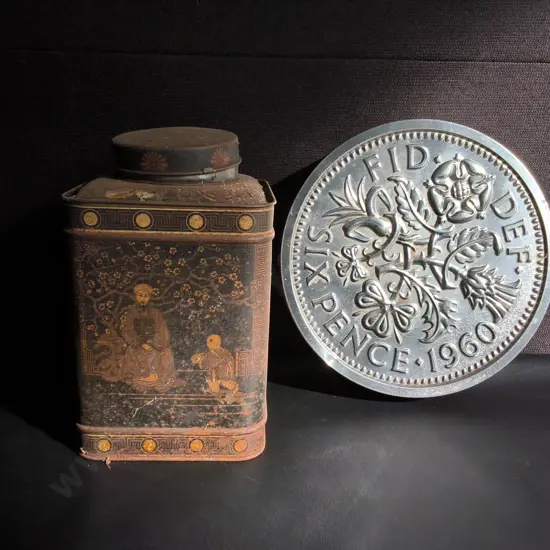 PAIR OF VINTAGE TINS, TALLEST H 24 CM
