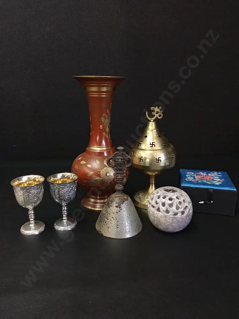 MIX OF 7 HOME DECOR PIECES TALLEST H24CM Image 1++