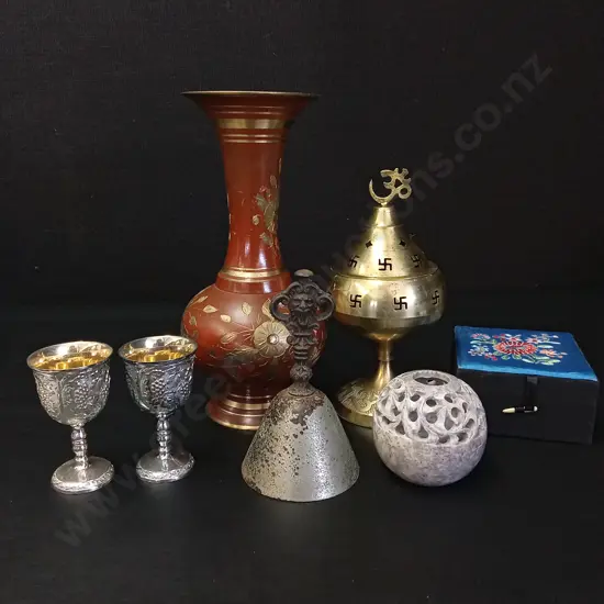 MIX OF 7 HOME DECOR PIECES TALLEST H24CM