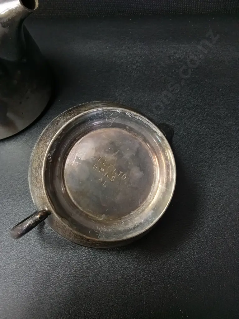 COLLECTION OF VINTAGE SILVER PLATED DISHES AND POTS Image 1++