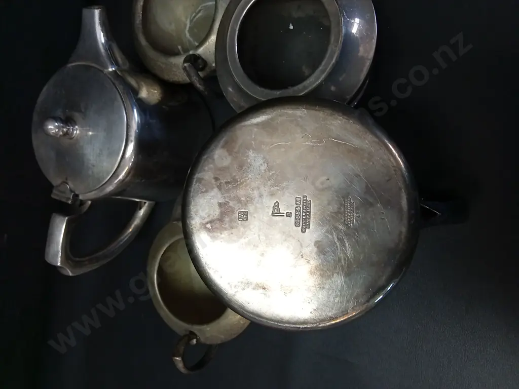 COLLECTION OF VINTAGE SILVER PLATED DISHES AND POTS Image 1++