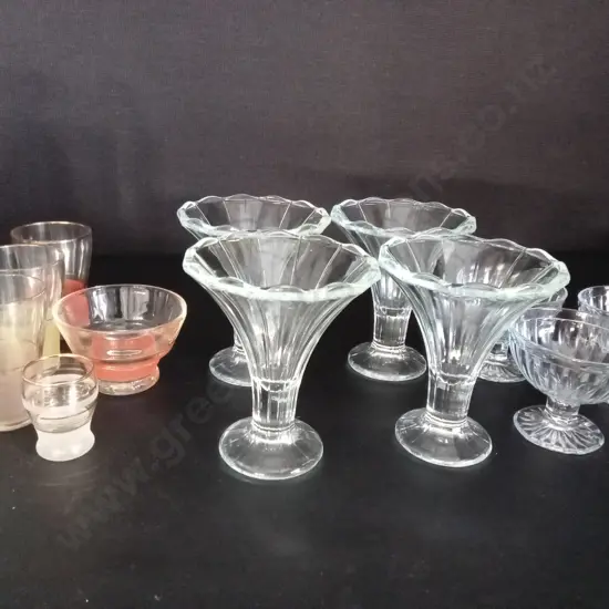 ASSORTED VINTAGE GLASS WEAR
