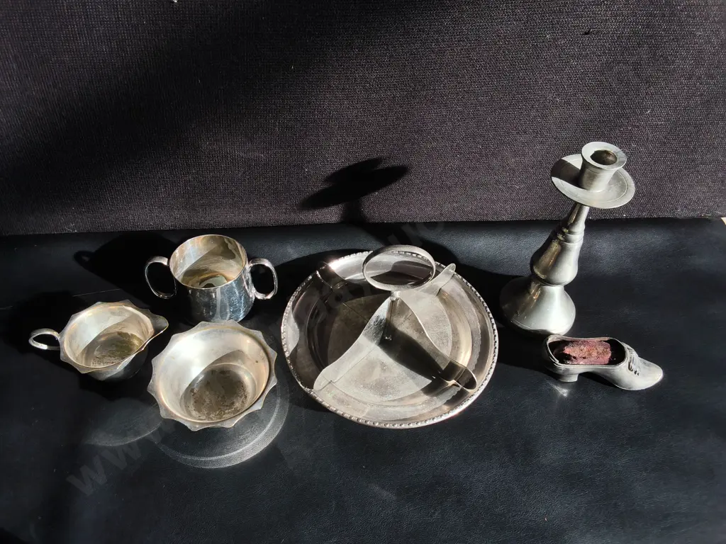 VINTAGE MTALWARE, INCLIDING CREAMER JUG, SCALLOPED BOWL, CANDLESTICK HOLDER, ETC. 6 PIECES, TALLEST H 20 CM Image 1++