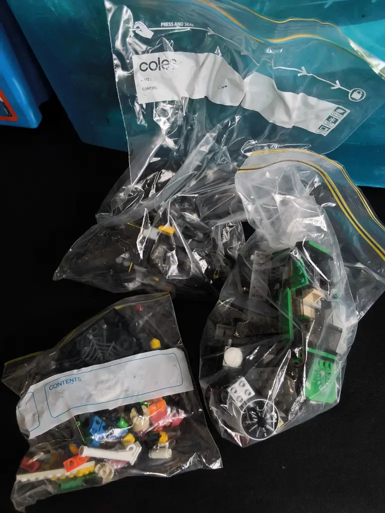 TUB OF LEGO ALONG WITH INSTRUCTION BOOKLETS Image 1++