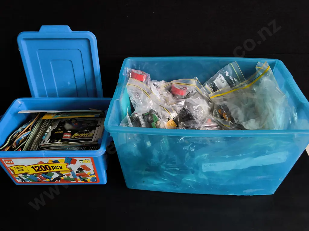 TUB OF LEGO ALONG WITH INSTRUCTION BOOKLETS Image 1++