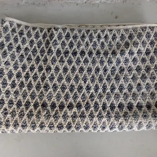 LARGE RUG WOVEN DIAMOND PATTERN, 300CM X 240CM