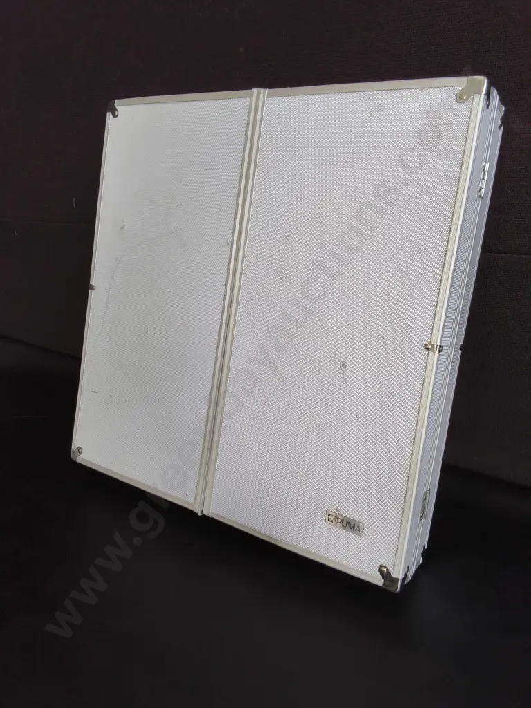 HARROWS BRISTLE DARTBOARD IN PROTECTIVE CABINET, H 49 CM Image 1++