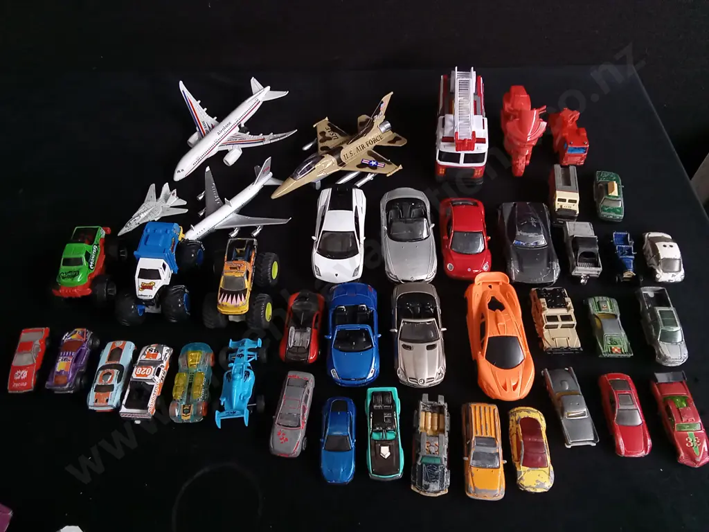MIX OF TOY CARS AND PLANES Image 1++