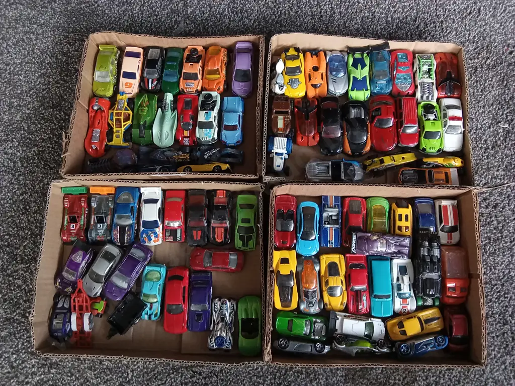 COLLECTION OF HOT WHEELS TOY CARS Image 1++