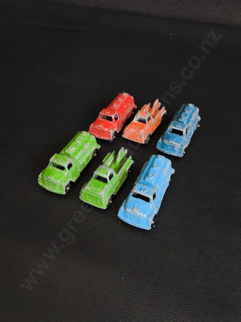 6 VINTAGE TOOTSIETOY DIECAST FIRE TRUCKS AND TANKERS Image 1++