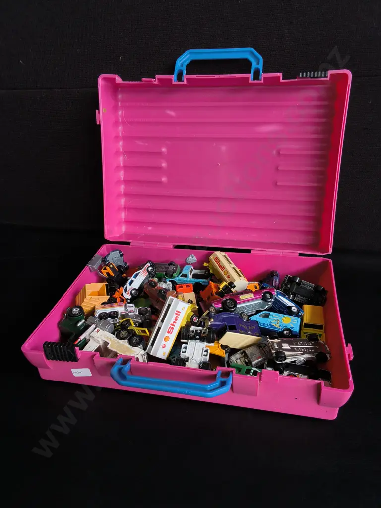 CASE OF VINTAGE MODEL CAR DIECASTS Image 1++