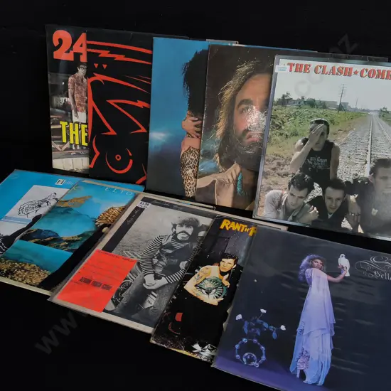 MIX OF 10 VINTAGE RECORDS