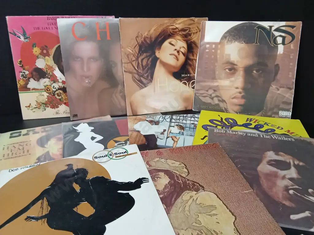 STACK OF VINYL RECORDS Image 1++
