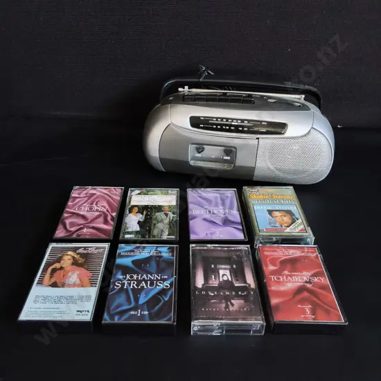 VINTAGE TEKNOS RADIO CASSETTE PLAYER AND TAPES