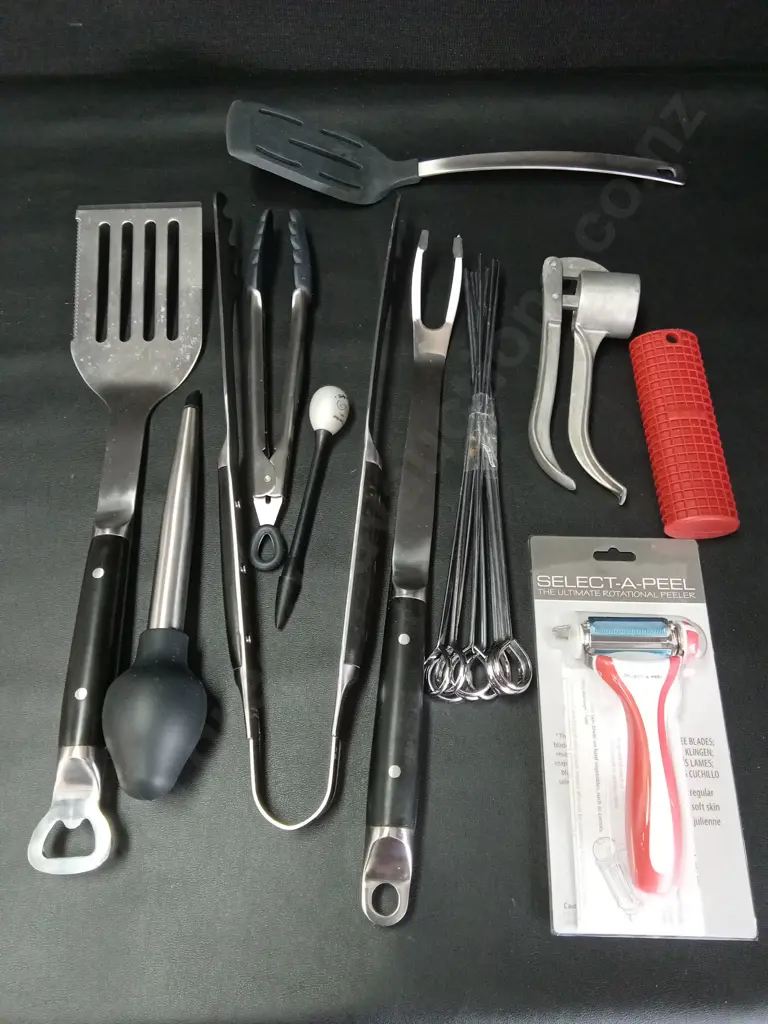 MIX OF KITCHEN AND BBQ TOOLS INCLUDING LARGE VINTAGE GARLIC PRESS Image 1++