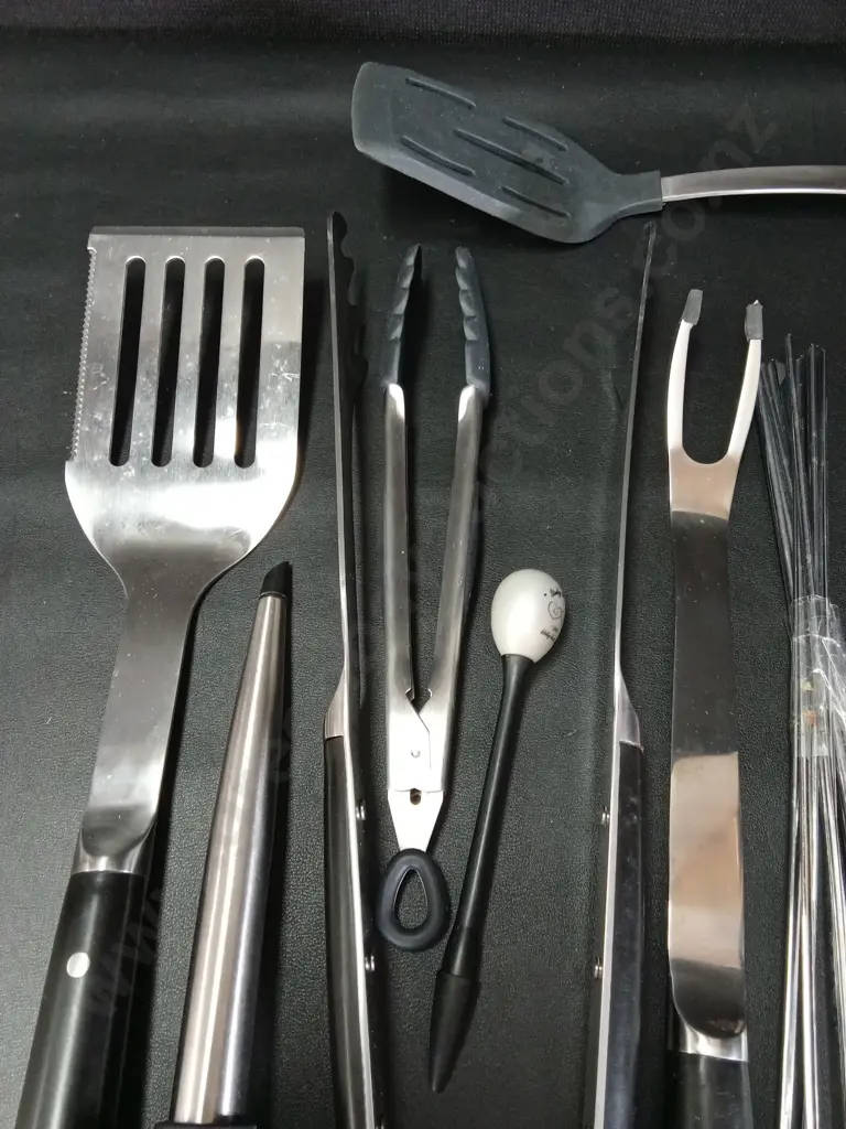 MIX OF KITCHEN AND BBQ TOOLS INCLUDING LARGE VINTAGE GARLIC PRESS Image 1++