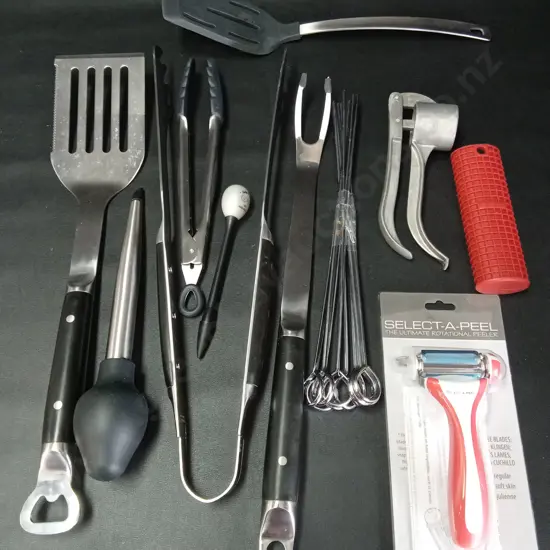 MIX OF KITCHEN AND BBQ TOOLS INCLUDING LARGE VINTAGE GARLIC PRESS