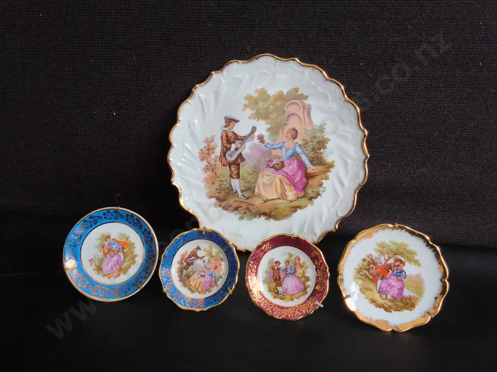WESTMINSTER FINE CHINA DECORATIVE PLATE AND 4 MINIATURE LIMOGES DECORATIVE PLATES, WIDEST DIA 20.5 CM Image 1++