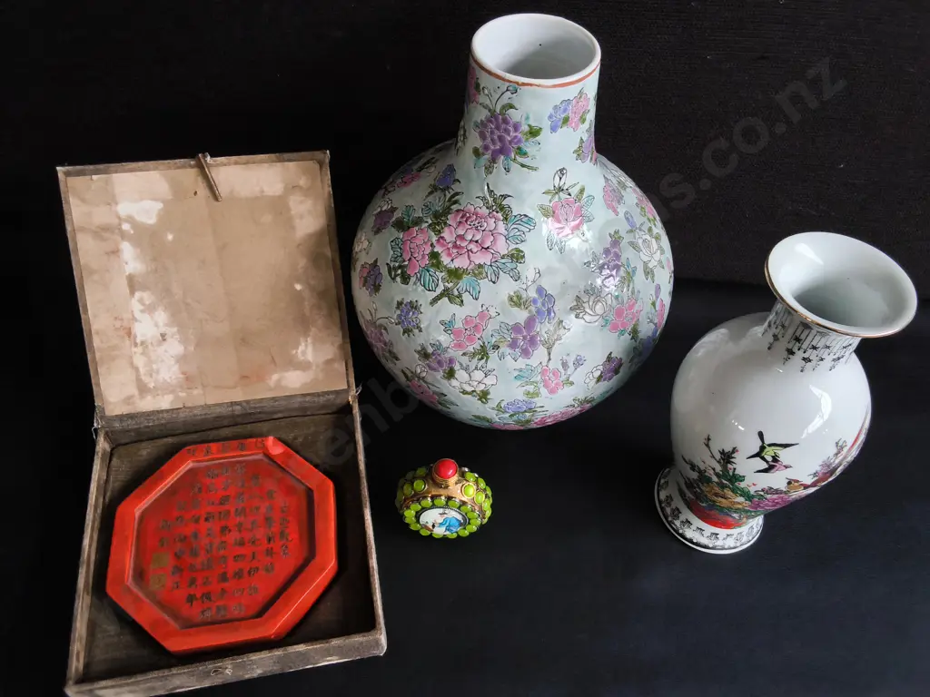 VINTAGE CHINESE DECORATIVE ARTS ITEMS, 4 PIECES, TALLEST H 29 CM Image 1++