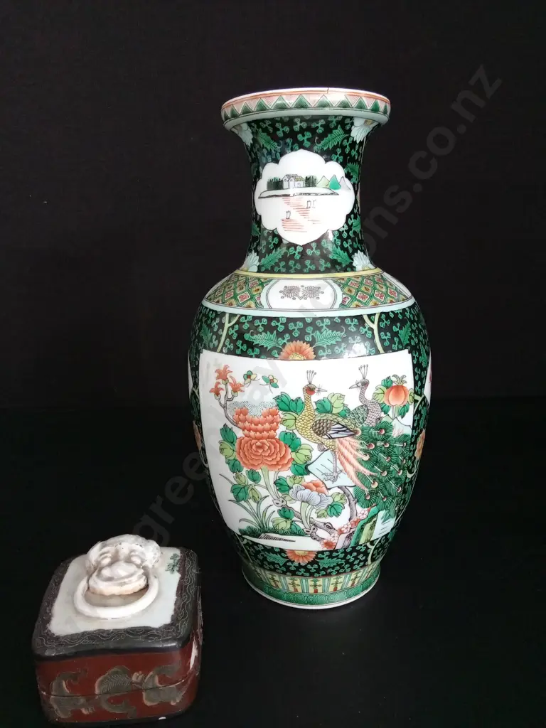 VINTAGE CHINESE FAMILLE VERTE PORCELAIN VASE H35CM AND A PORCELAIN ENAMEL BOX Image 1++