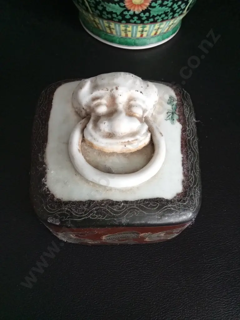VINTAGE CHINESE FAMILLE VERTE PORCELAIN VASE H35CM AND A PORCELAIN ENAMEL BOX Image 1++