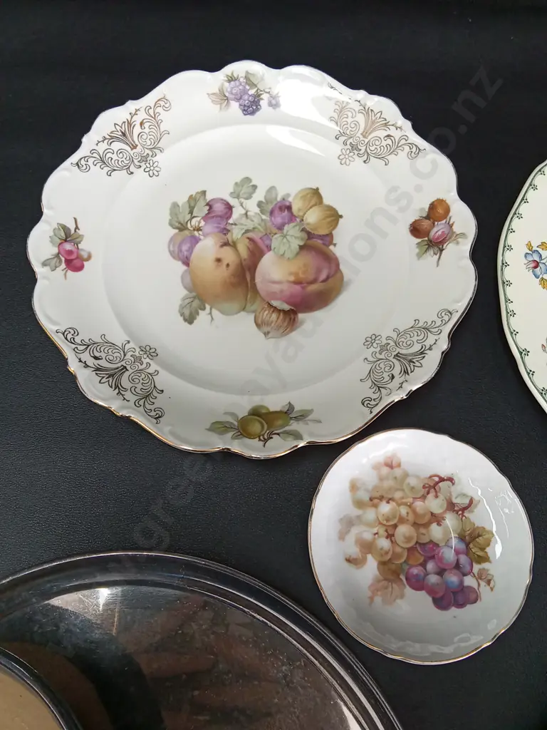 ASSORTED DISHWARE LARGEST DIA 29CM Image 1++