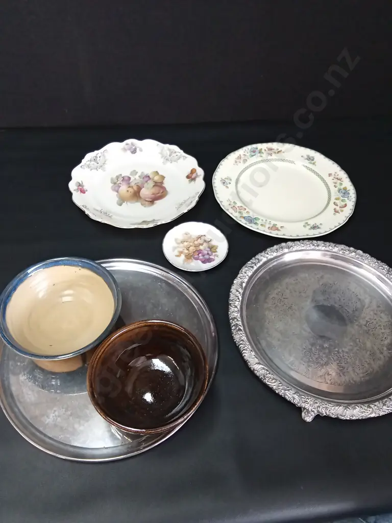 ASSORTED DISHWARE LARGEST DIA 29CM Image 1++