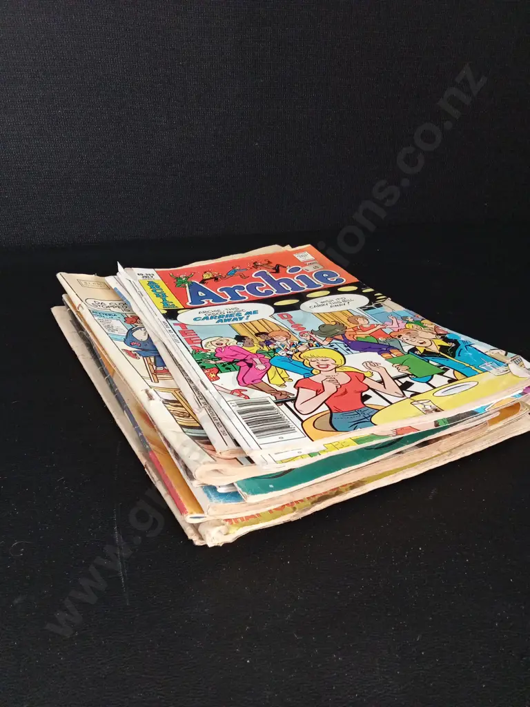 15 VINTAGE COMICS INCLUDING 5 ARCHIE COMICS Image 1++