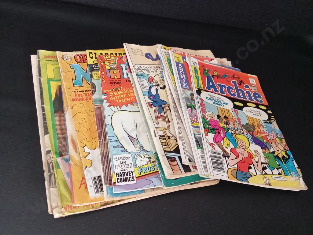 15 VINTAGE COMICS INCLUDING 5 ARCHIE COMICS Image 1++