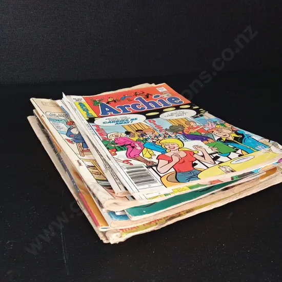 15 VINTAGE COMICS INCLUDING 5 ARCHIE COMICS