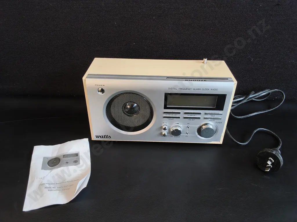WATTS DIGITAL ALARM CLOCK AND RADIO, H 14 CM Image 1++